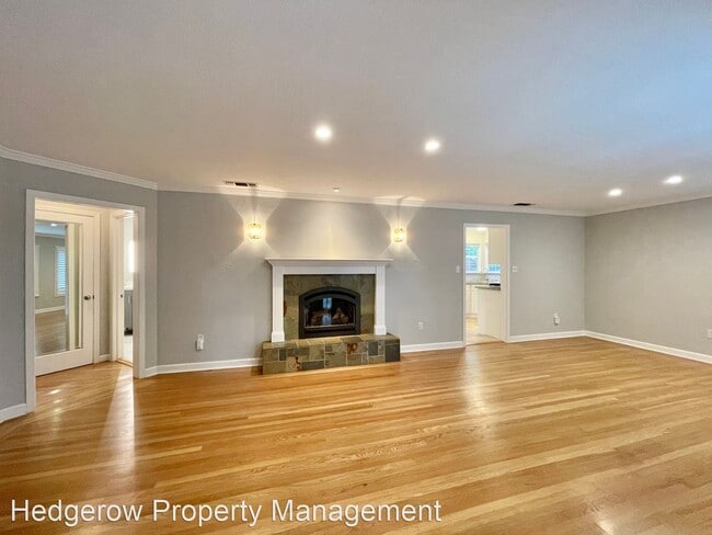 Building Photo - 3 br, 2 bath House - 298 S Hartson Street