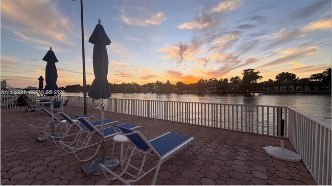 Foto del edificio - 5700 Collins Ave