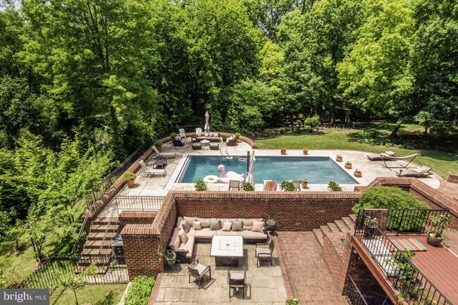 Building Photo - 9909 Avenel Farm Dr