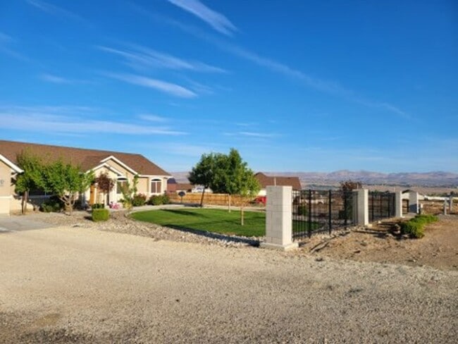 Building Photo - Executive Home In Elko