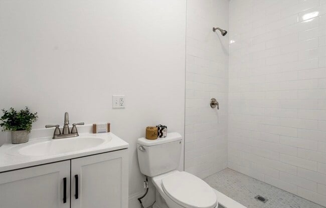 Building Photo - 57 Gorham St