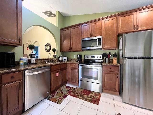 Foto del edificio - 8060 Roaring Creek Ct