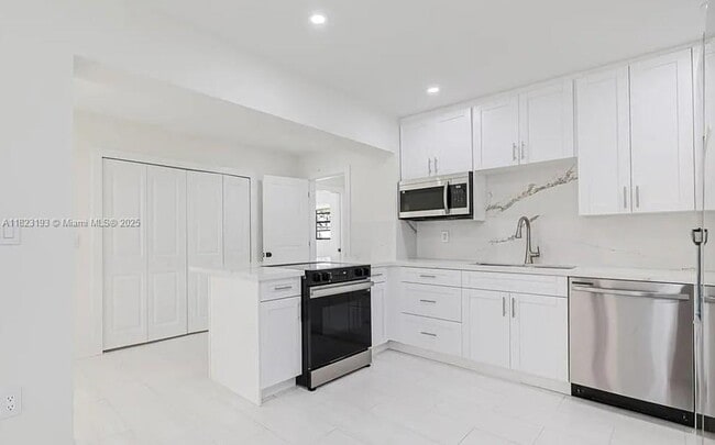 Foto del edificio - 865 W 72nd Pl