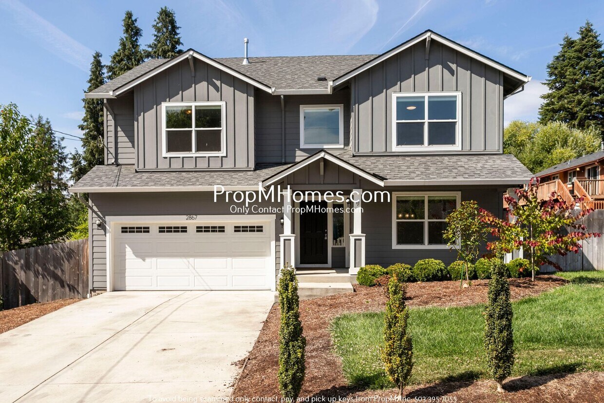 Foto principal - Luxury Four Bedroom Home in Milwaukie!