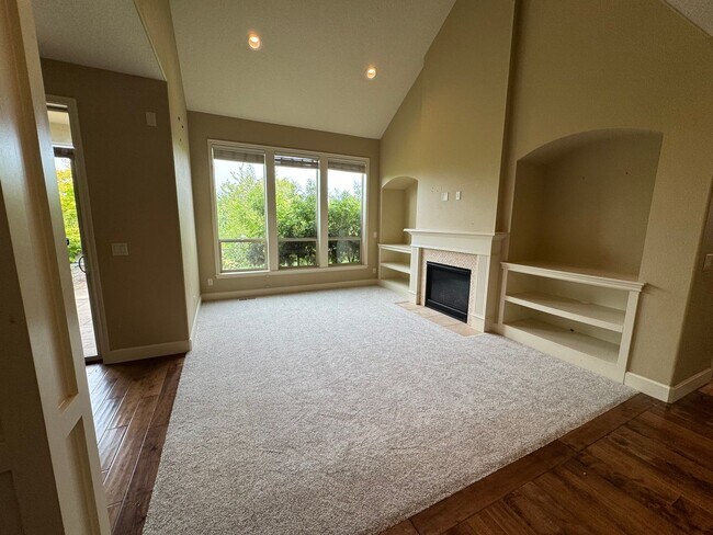 Building Photo - Beautiful Single-Family 4BD | 3BA Home + M...