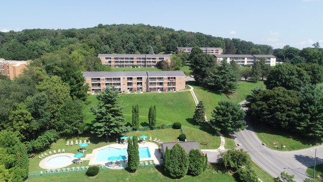 Vista aérea de la piscina - Grampian Hills Apartments