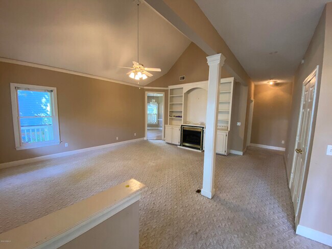 Building Photo - 7 Holbrook Dr
