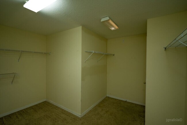 Foto del edificio - 2136 Shadow Creek Dr