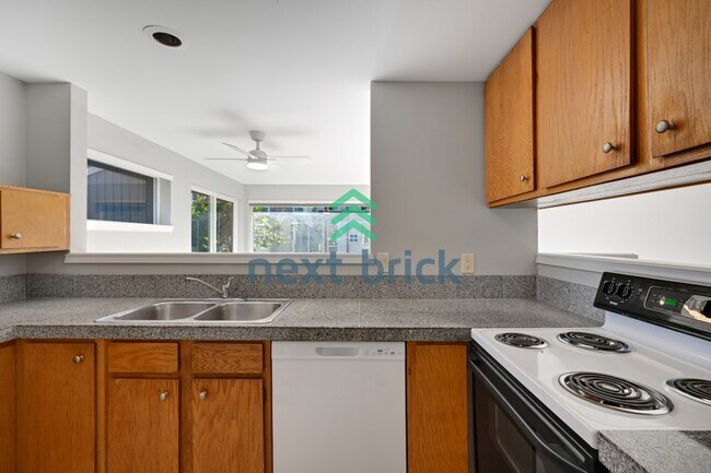 Foto del edificio - Welcome to this beautifully updated 2-bedroom, 1-bath apartment located in the heart of Queen Anne