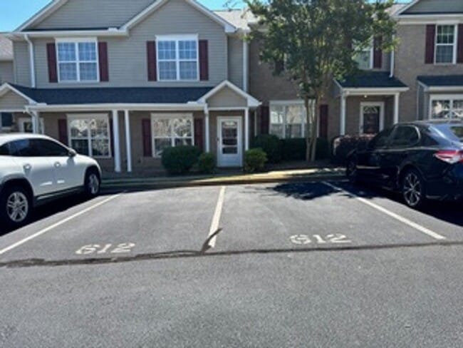 Wonderful townhome in Perfect Location - Wonderful townhome in Perfect Location