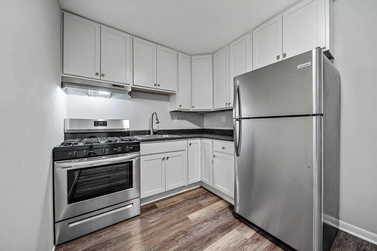 Primary Photo - 2320 20th St