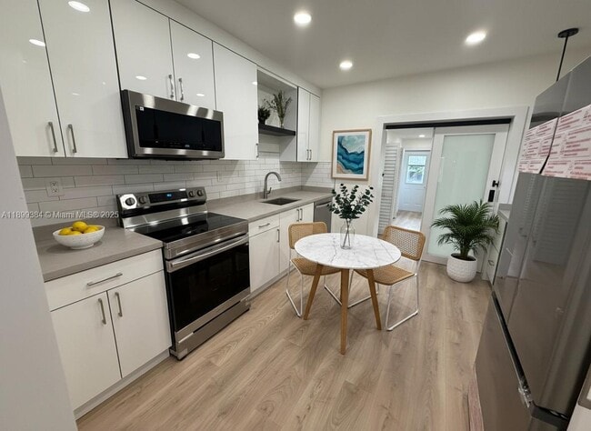Foto del edificio - 2772 SW 25th St