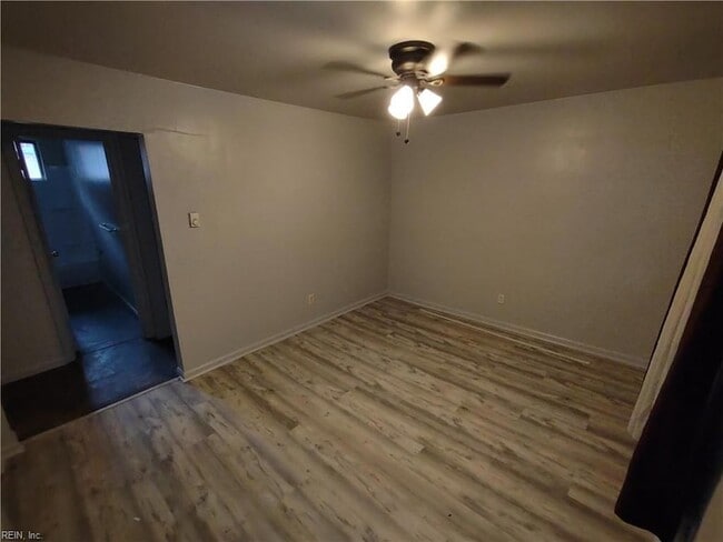 Foto del edificio - 9560 12th Bay St