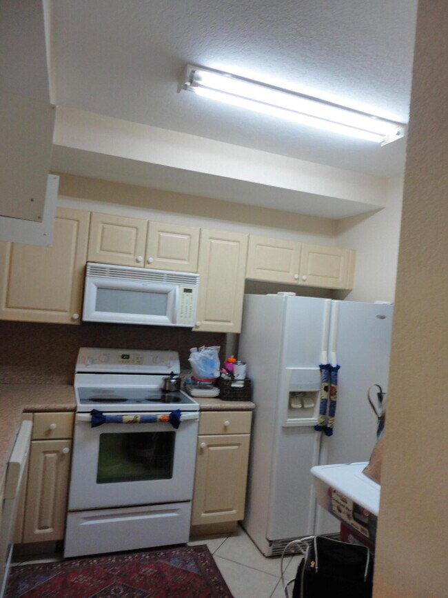 Foto del edificio - 4723 Lucerne Lakes Blvd