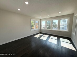 Building Photo - 1733 Memorial Park Terrace