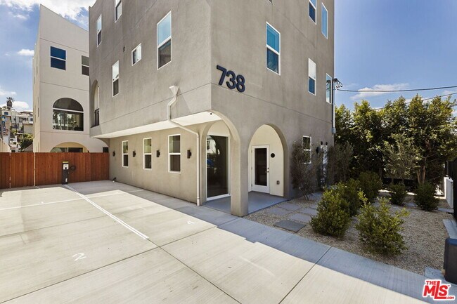 Foto del edificio - 738 N Vendome St