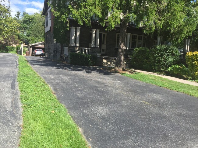 Entrada de coches - 175 N Lansdowne Ave