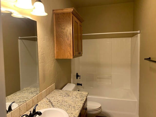 Foto del edificio - 592 Moore Ln