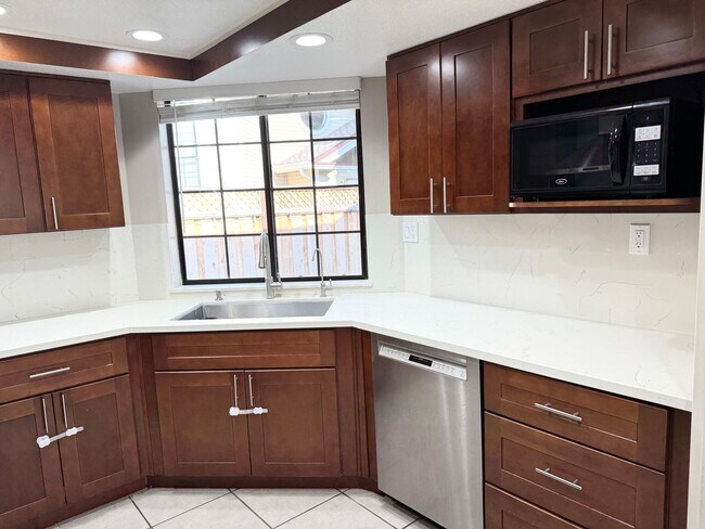Building Photo - Perfect Shape Pleasanton Single Family Hom...