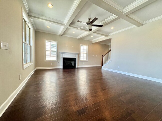 Foto del edificio - 4 Bedroom, 2.5 Bath Home w/ Fenced Backyar...