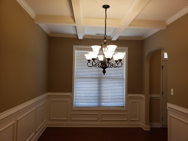 Foto del edificio - Fenced Back Yard, Screened Back Patio, Lexington Plantation!