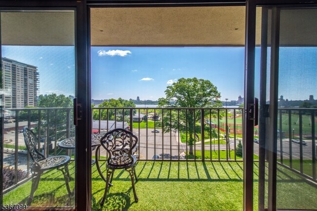 Foto del edificio - 1150 River Rd