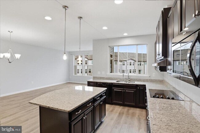 Building Photo - 33 Forge Mill Rd