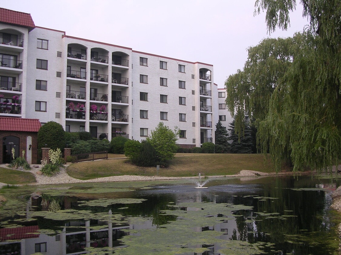 Foto del edificio - 450 Plum Creek Dr