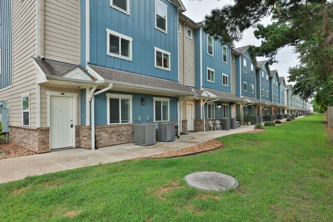 Building Photo - For Lease | 3 Bed, 2.5 Bath | 1,681 Sq Ft ...