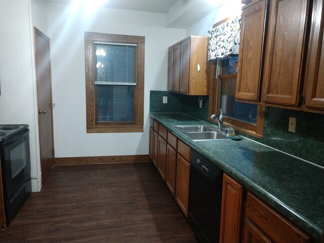 Main level kitchen - 201 S Riverside Dr