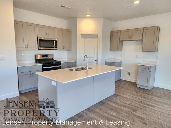 Building Photo - 4 br, 2.5 bath House - 1530 Wagon Box Way