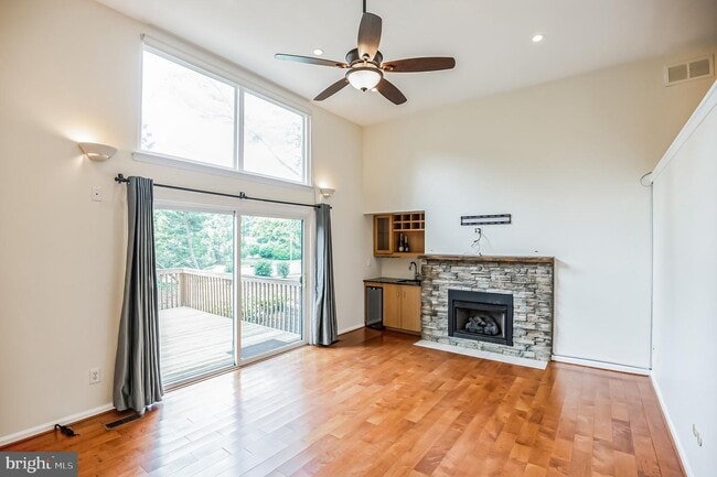 Building Photo - 127 Kings Croft Dr