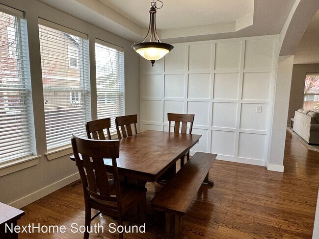 Building Photo - 3 br, 2.5 bath House - 7731 McKinley St NE