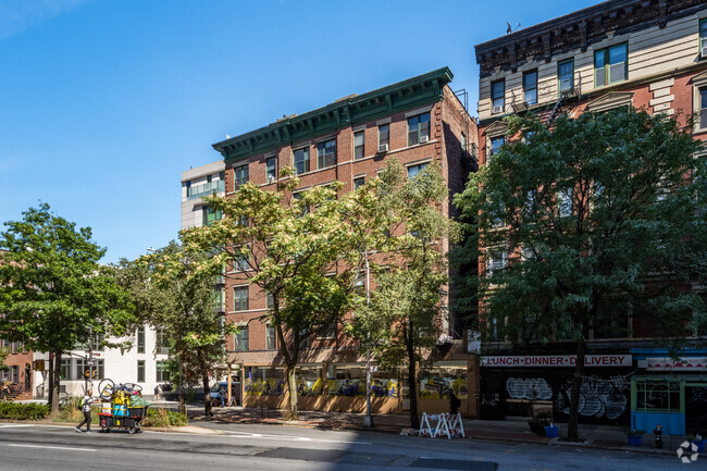 Building Photo - 529 Broome St