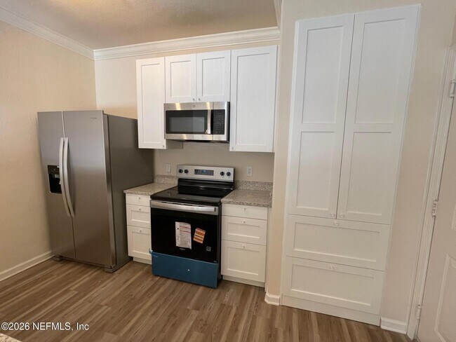 Foto del edificio - 8290 Park Way