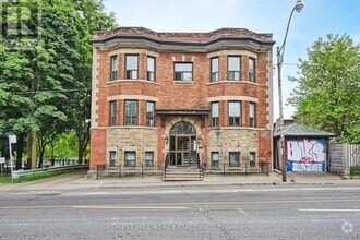 Building Photo - 333-333 Harbord St
