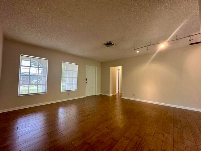 Foto del edificio - 6401 NE 7th Ave