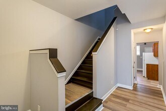 Building Photo - 3021 Wolcott Ave