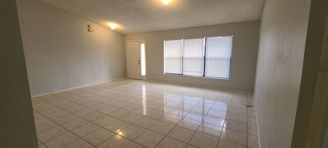 Foto del edificio - 4 bedroom, 3 full baths -Home in Poinciana...