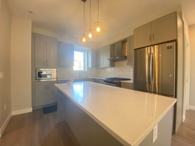 Building Photo - 15436 31 Av