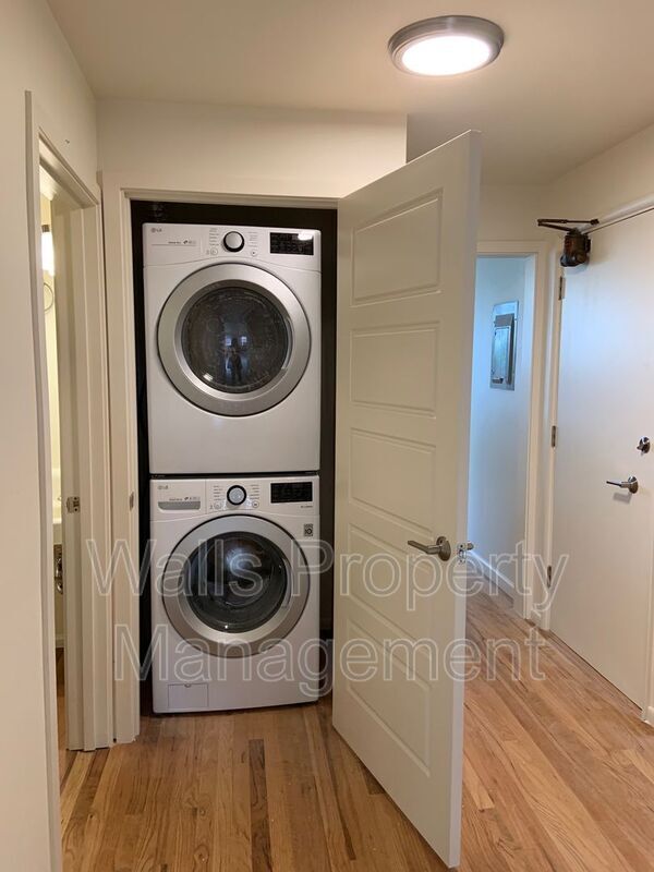 Building Photo - 612 Malden Ave E