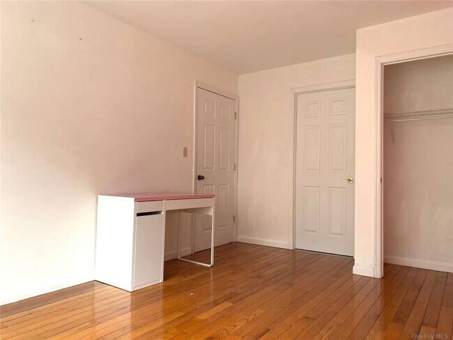 Building Photo - 35-06 Leavitt St