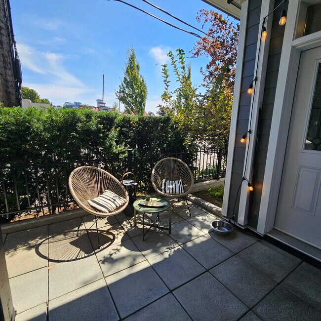 Photo du bâtiment - 1315 Esquimalt Rd