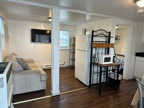 Building Photo - 16 M St