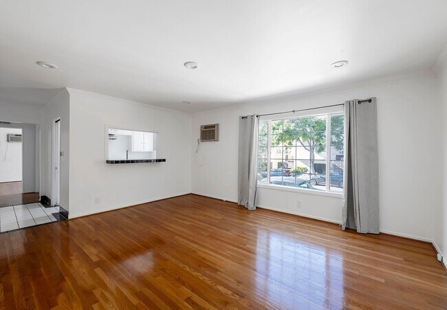 Foto del edificio - 1008 N Stanley Ave