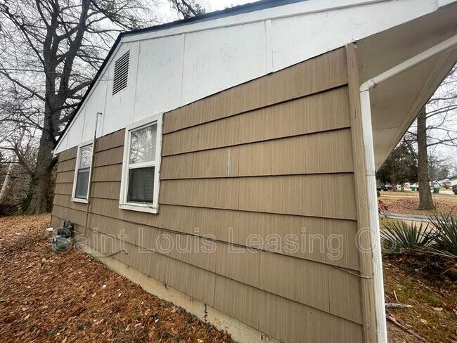 Building Photo - 5570 Winchelsea Dr