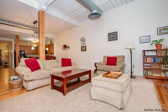 Building Photo - 387 3rd Ave