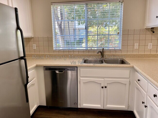 Foto del edificio - 8153 N Cedar Ave