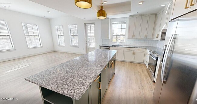 Foto del edificio - 98 S River Dr