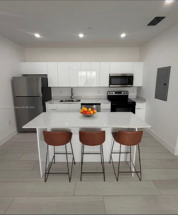 Foto principal - 909 E 24th St